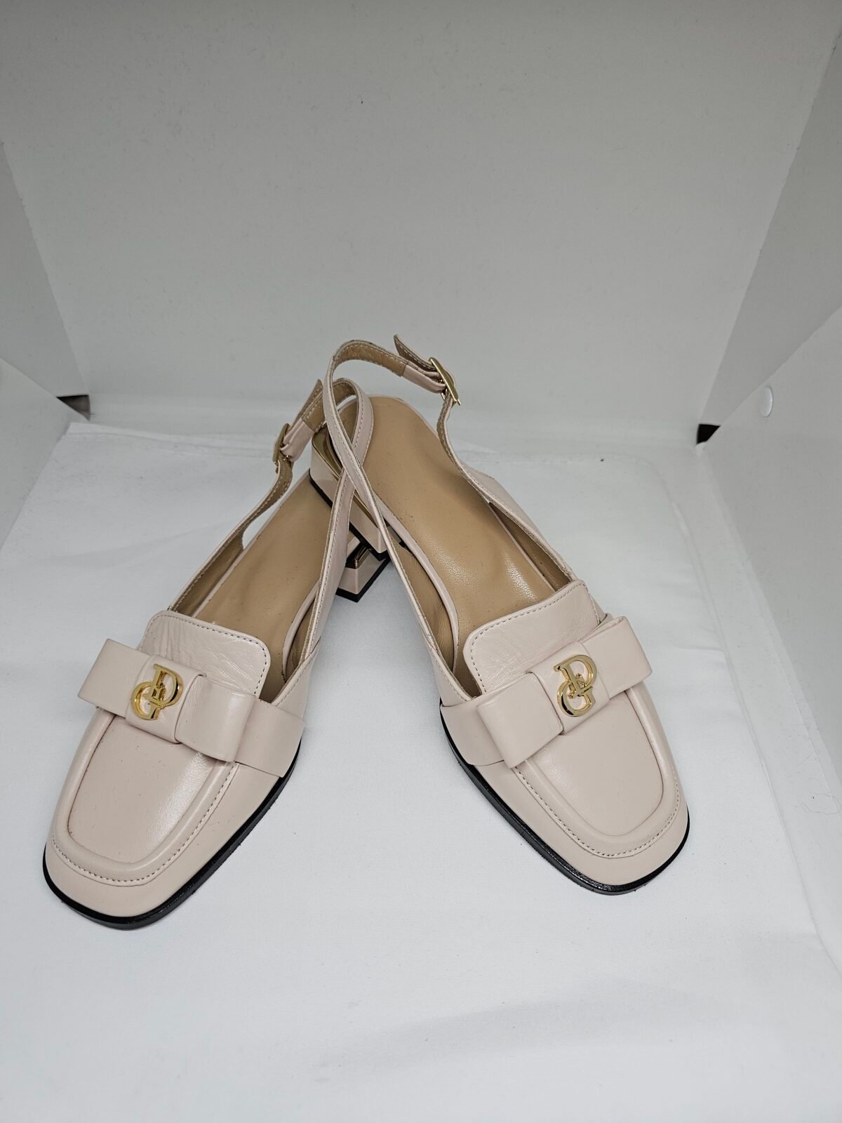 Low-Heeled Flats Model 0074