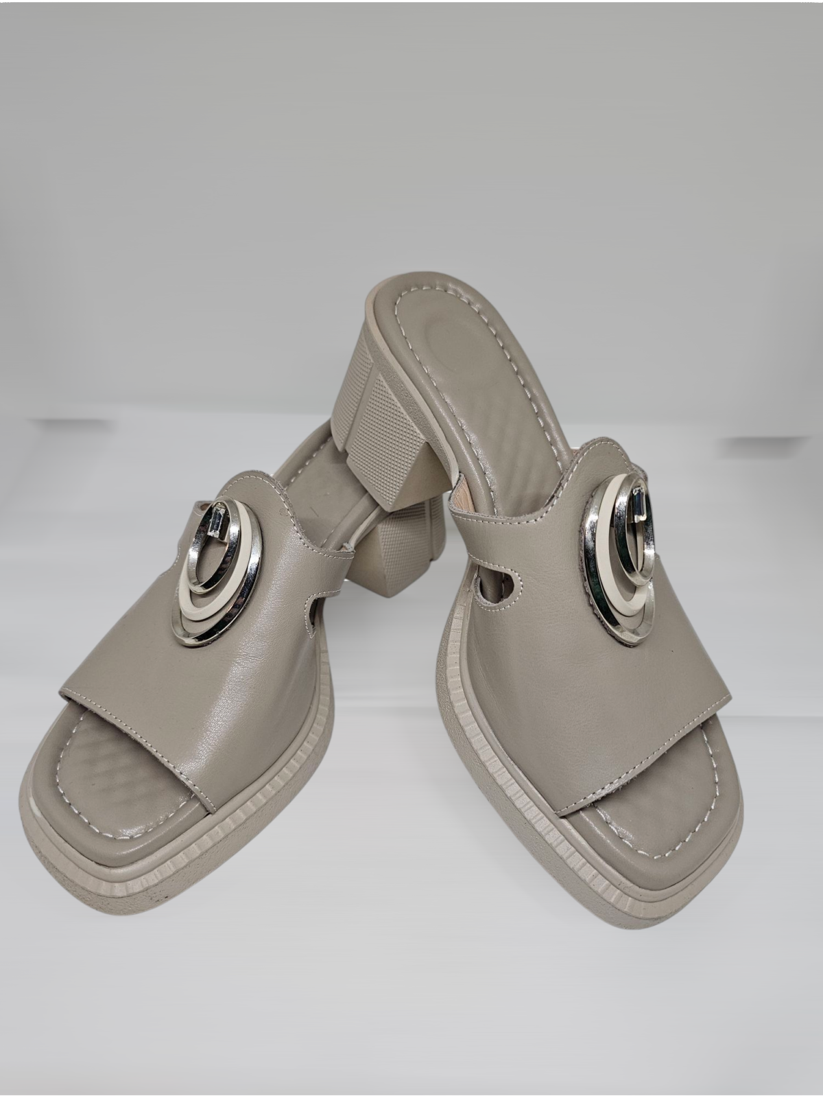 Low-Heeled Flats Model 0041