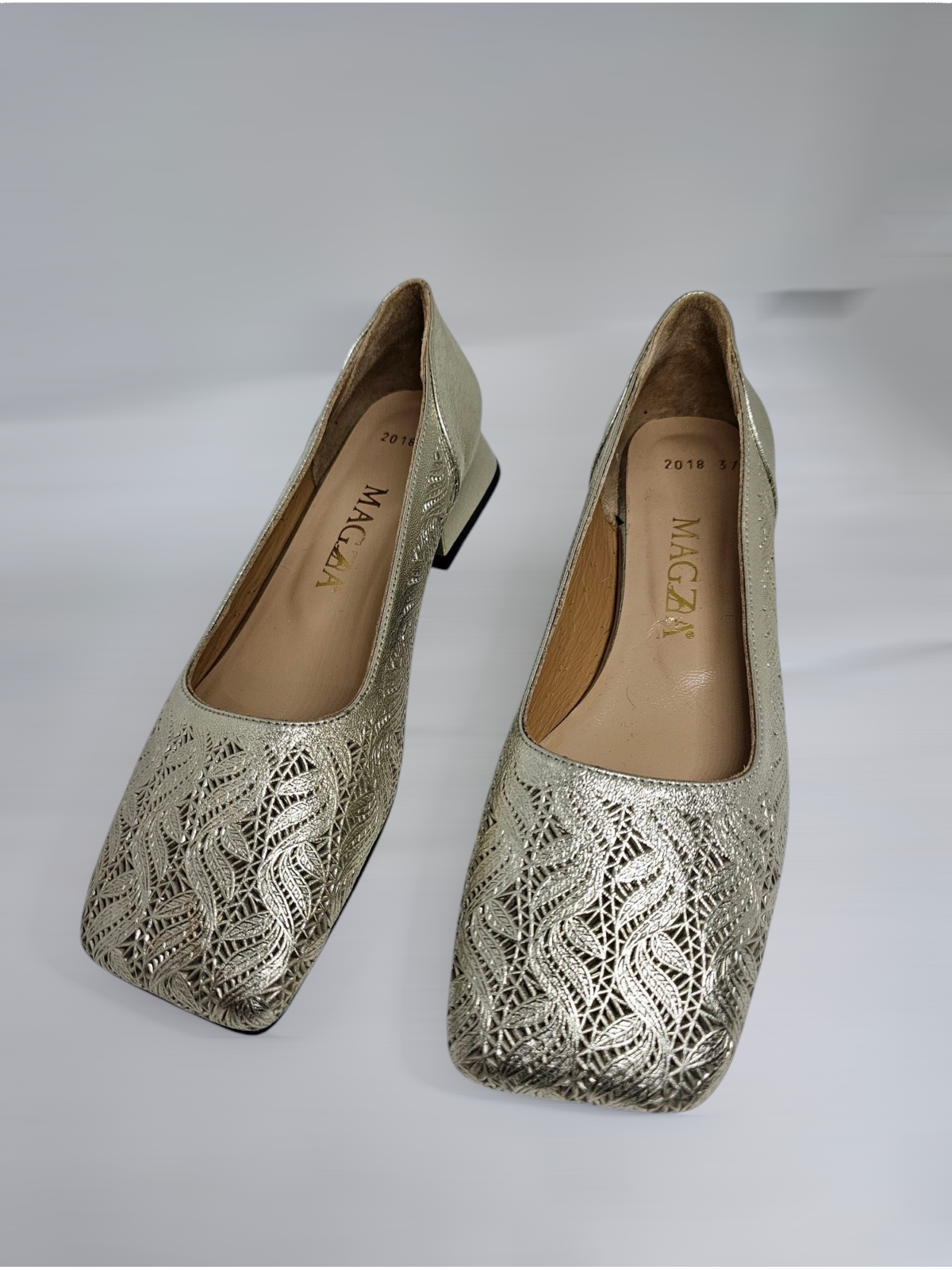 Low-Heeled Flats Model 0008